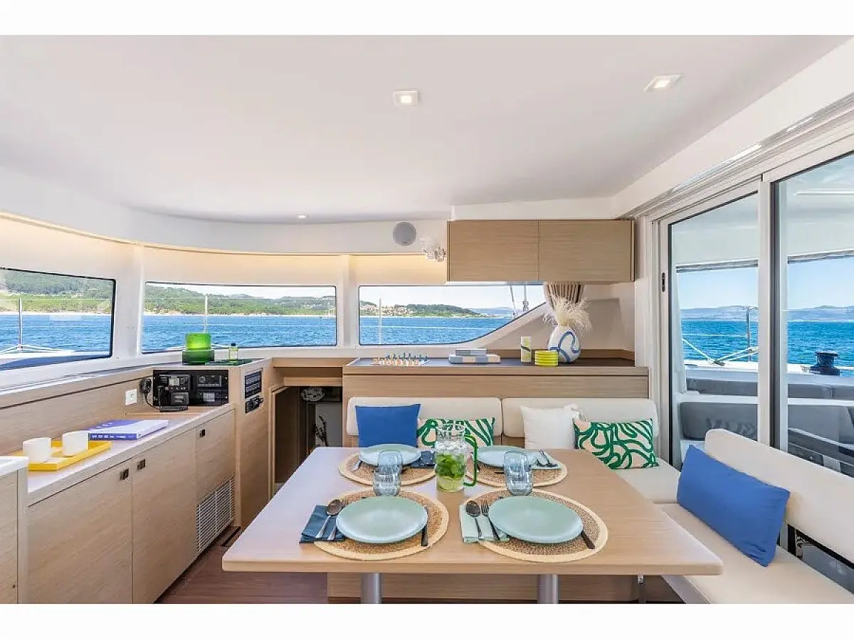 Lagoon 43's saloon