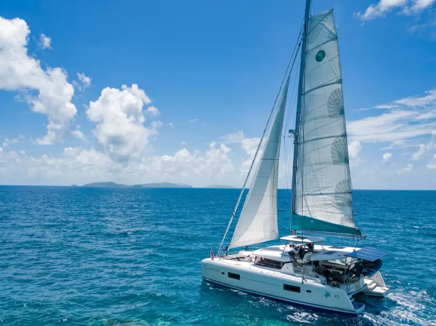 Pascal under full sail, Lagoon 42